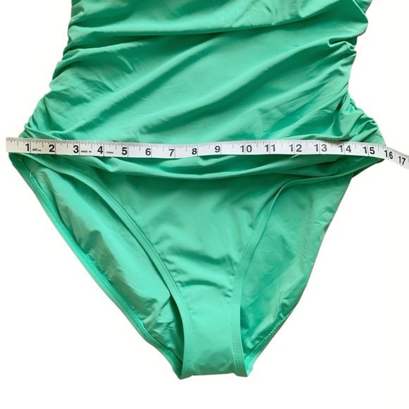 LA BLANCA One Piece Swimsuit! Retail $120 - Picture 4 of 7